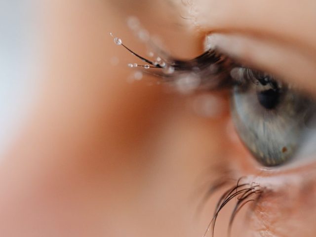 Coconut Oil for Eyelashes: Longer, Fuller Lashes Naturally?