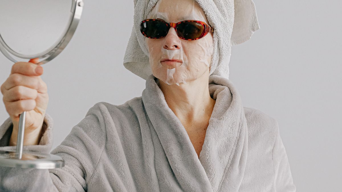 Glowing mature skin with coconut oil, illustrating natural anti-aging