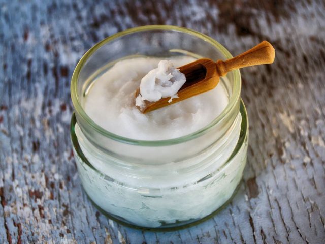 Coconut Oil for Skin: Benefits, How to Use It Safely, and What to Avoid (2026 Guide)