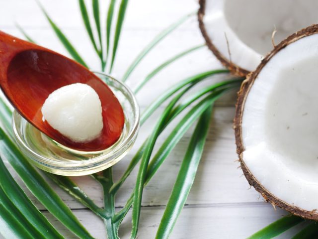 Coconut Oil Pulling: The Complete Guide to Oil Pulling for Oral Health