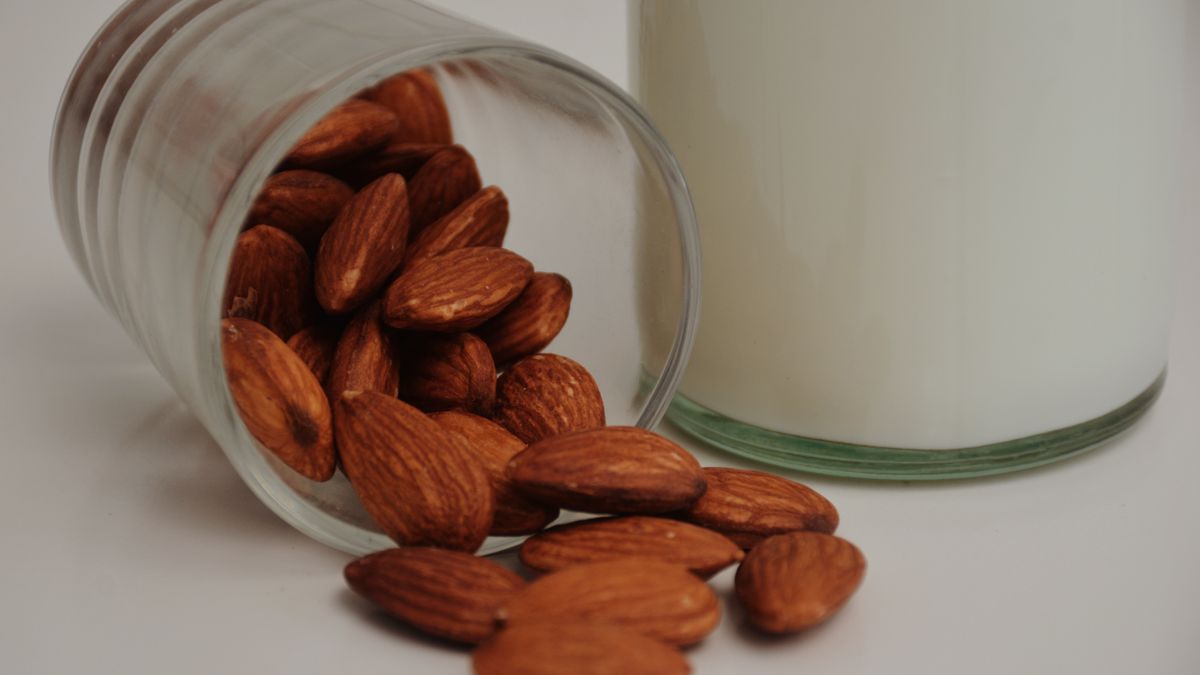 Sweet almond carrier oil for massage and skin